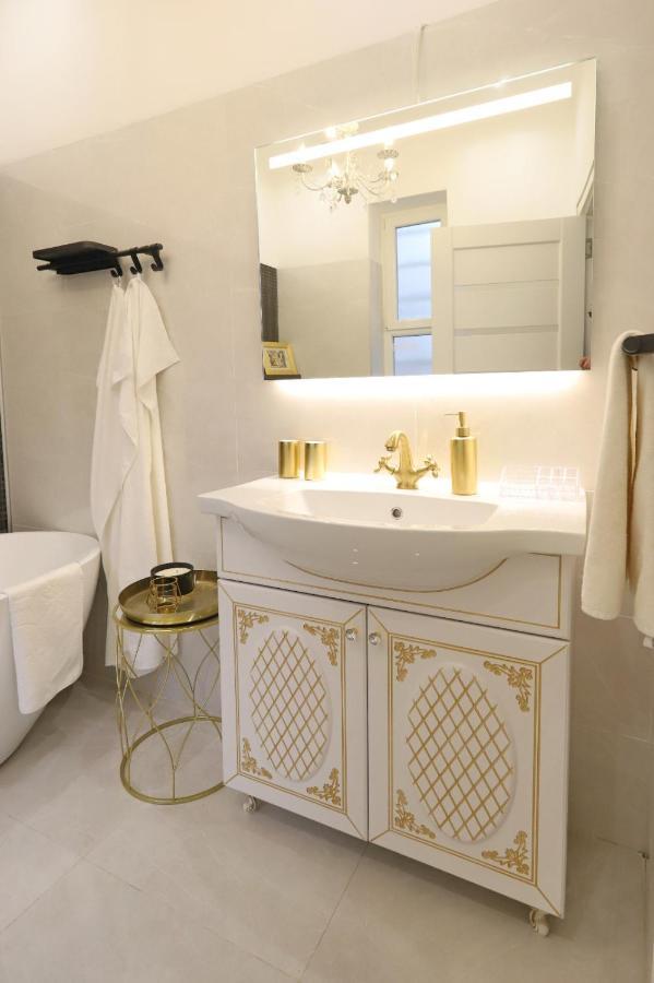 Central Luxury Apartments ออราแด ภายนอก รูปภาพ